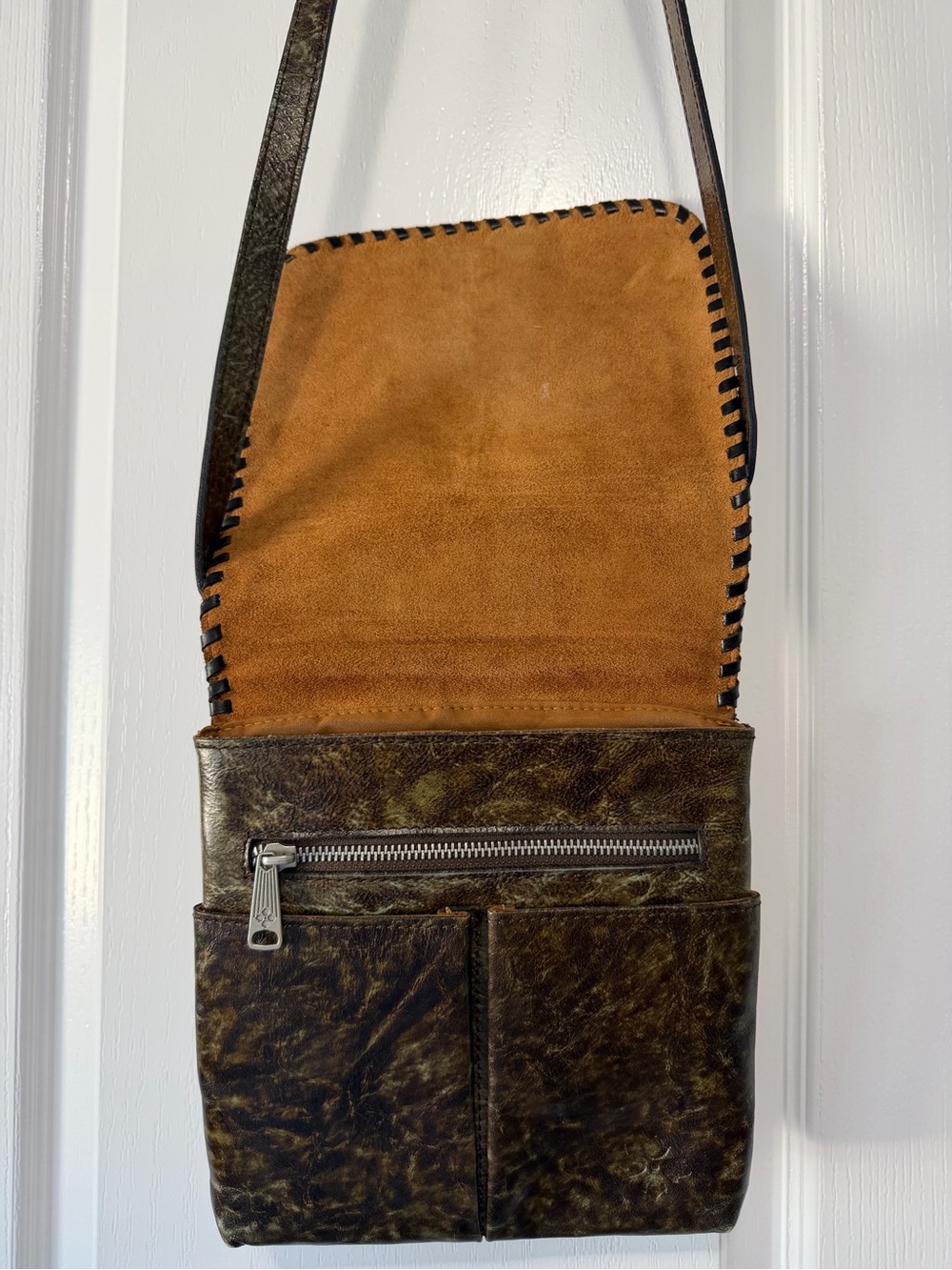 Handcrafted Turquoise-Accented Tooled Leather Crossbody Bag - Picture 4 of 9
